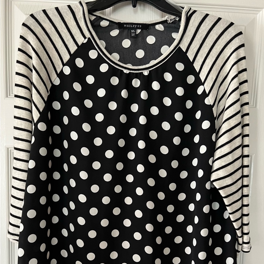 Polkadot and striped sleeves, Size XL, Black & cream colors